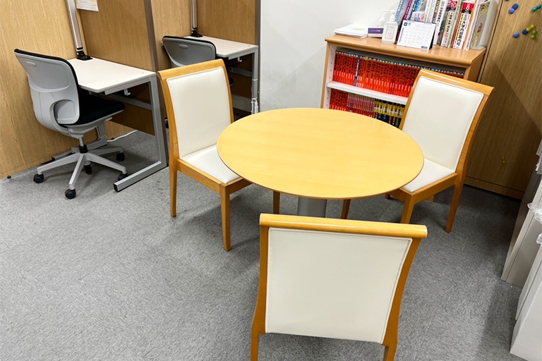 充実の学習環境:ちょっとした相談・質問をしやすいオープンスペース