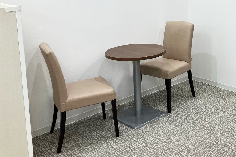 充実の学習環境:オープンな環境のフリースペース。お気軽にご質問・ご相談などをしていただけます。