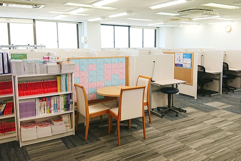 充実の学習環境:ちょっとした相談・質問をしやすいオープンスペース