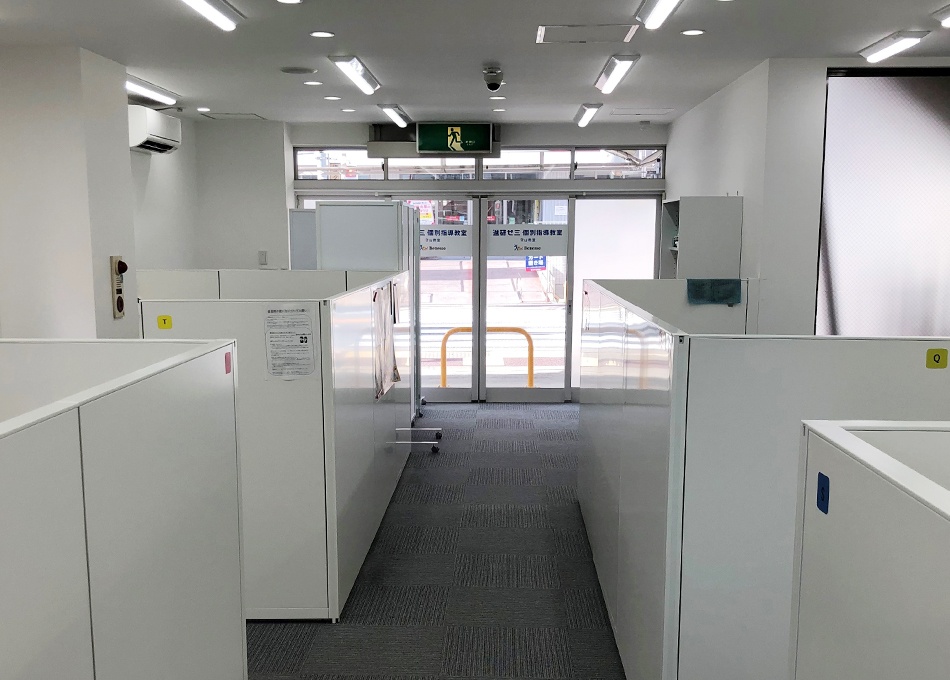 充実の学習環境:大好評により開校時よりフロアを拡張。2フロアで運営しています。