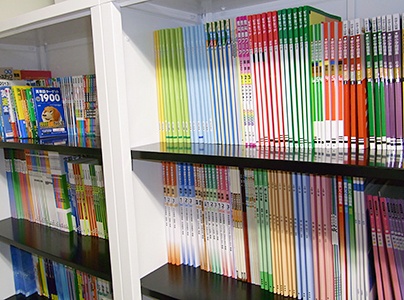充実の学習環境:多様なテキストをご用意し、お子さまに最適なものをご提案しています。