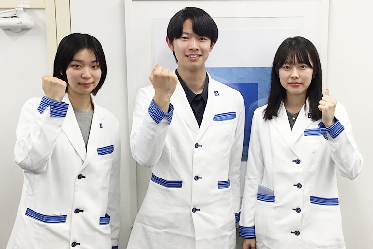 充実の学習環境:熱意ある講師たち。教室全体でお子さまの学習をサポートします。