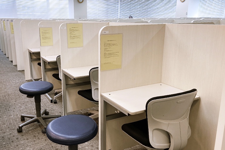 充実の学習環境:無料で使用できる自習席。集中しやすいと評判です。