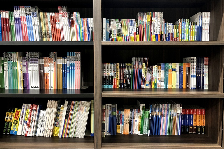充実の学習環境:多様なテキストをご用意し、お子さまに最適なものをご提案しています。