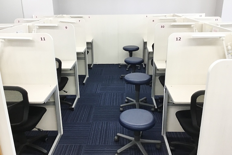 充実の学習環境:授業は講師1名につき生徒2名までの個別指導。きめ細かな指導で着実に力を伸ばします。