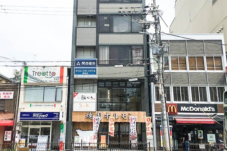 充実の学習環境:教室はこちらの建物の5階になります。