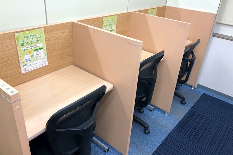 充実の学習環境:無料で使用できる自習席。集中しやすいと評判です。