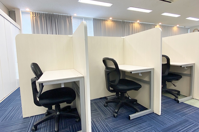 充実の学習環境:質問しやすくいつでも使える自習スペース。