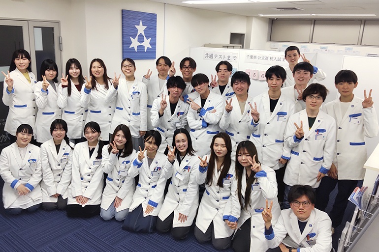 熱意ある先生たち。教室全体でお子さまの学習をサポートします。