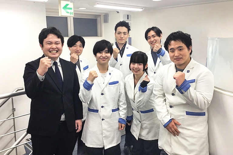 充実の学習環境:講師たちはお子さまの目標達成のために、日々一生懸命サポートさせていただきます。