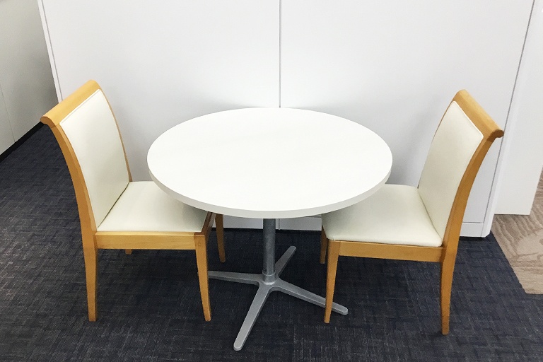 充実の学習環境:ちょっとした相談や、質問がしやすいオープンスペースです。