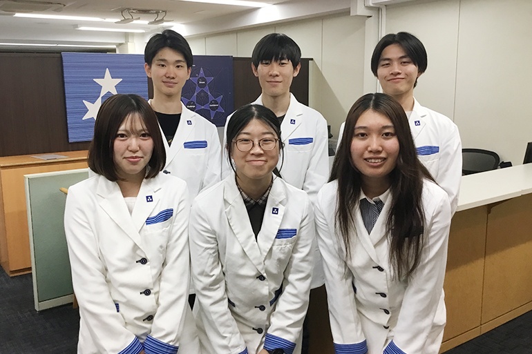 熱意ある先生たち。教室全体でお子さまの学習をサポートします。