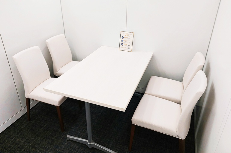 充実の学習環境:こちらが面談室です。年数回の面談を実施。進路や学習方法について定期的にご提案しています。