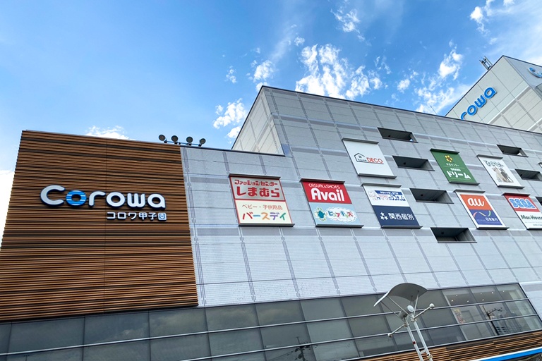 充実の学習環境:甲子園駅西口を出てすぐ、「コロワ甲子園」の2階に教室がございます。