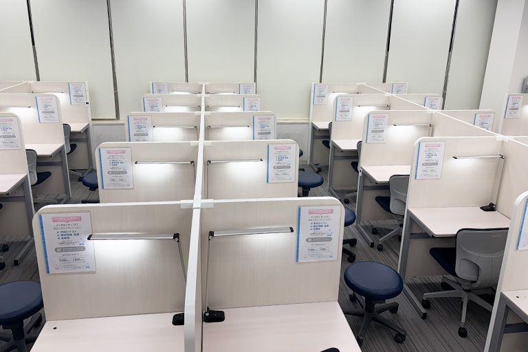 充実の学習環境:授業は講師1名につき生徒2名までの個別指導。きめ細かな指導で着実に力を伸ばします。