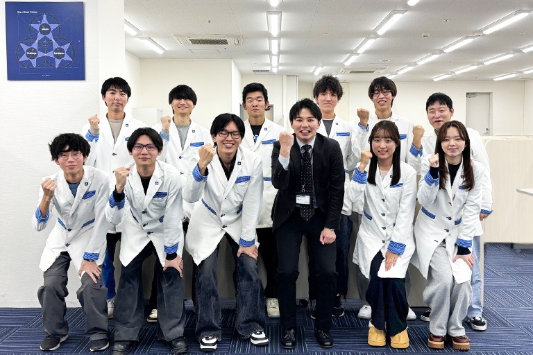 お子さまにぴったり合った講師が担当できるよう、多くの講師を揃えております