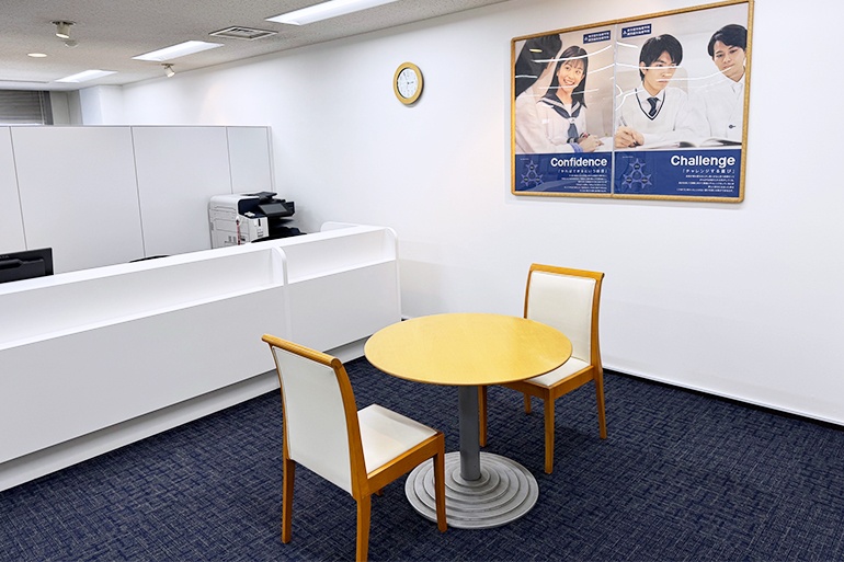 充実の学習環境:オープンな環境のフリースペース。お気軽にご質問・ご相談などをしていただけます。