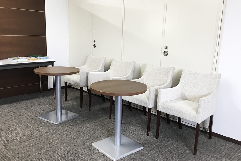 充実の学習環境:オープンな環境のフリースペース。お気軽にご質問・ご相談などをしていただけます。