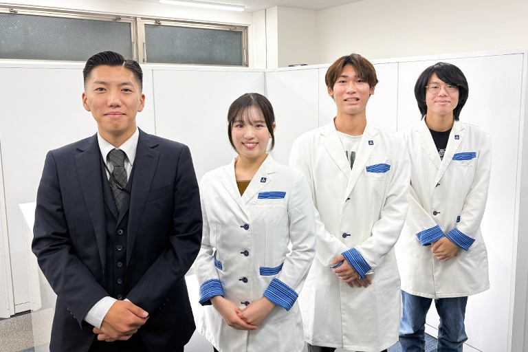 講師たちはお子さまの目標達成のために、日々一生懸命サポートさせていただきます。