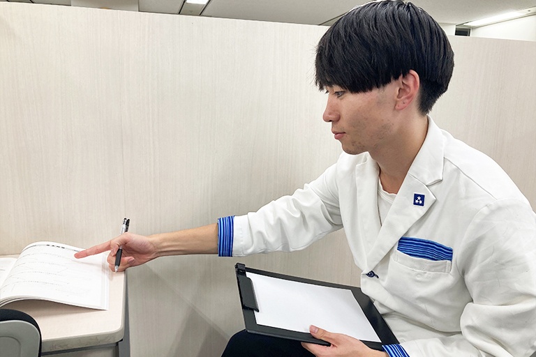 充実の学習環境:丁寧に解説を行い、理解して演習ができるようになるまでサポートします。