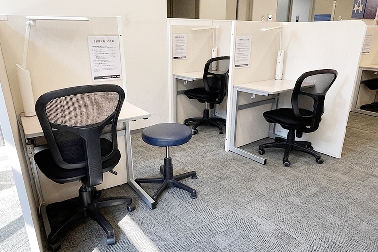 充実の学習環境:無料で使用できる自習席。集中しやすいと評判です。