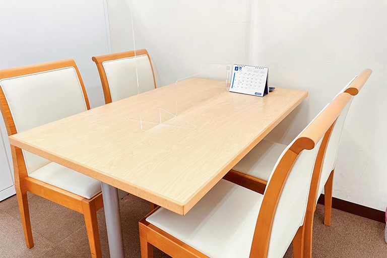 充実の学習環境:面談では担当講師も参加し、お子さまの目標達成のために精一杯サポートさせていただきます。