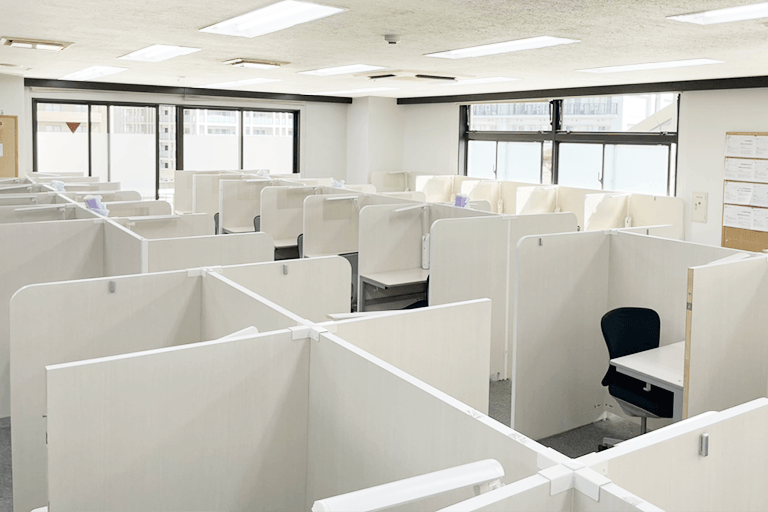 充実の学習環境:パーテーションで1人ずつ区切られているので、自分の勉強に集中できます。