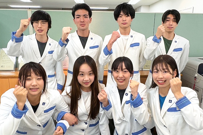 熱意ある講師たち。教室全体でお子さまの学習をサポートします。
