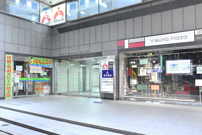 中野駅近くの通いやすい立地です。