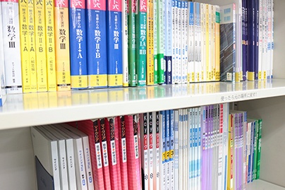 充実の学習環境:対応テキストや問題は、多種多様。お子さまの課題や目標に合わせて対応しています。