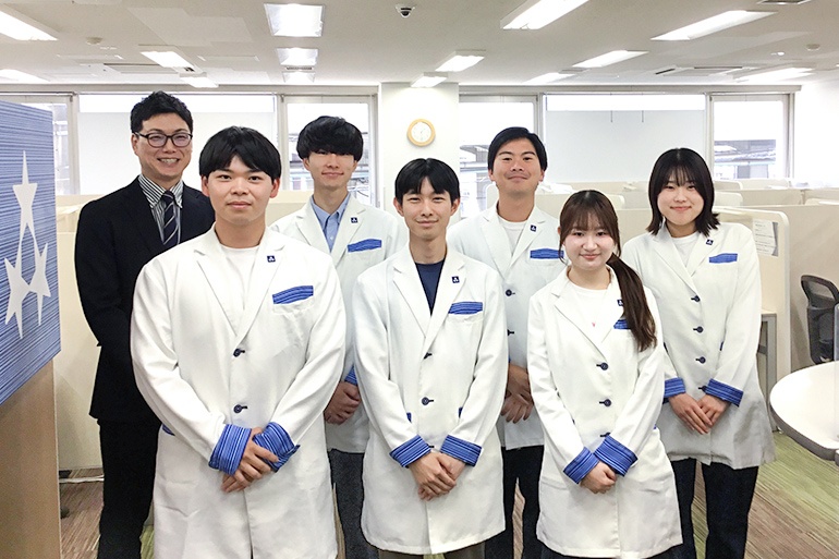 先生たちはお子さまの目標達成のために、日々一生懸命サポートさせていただきます。