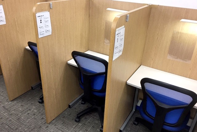 充実の学習環境:自習スペースは1人ひとり区切られた設計。しっかりと自分の勉強に集中できます!