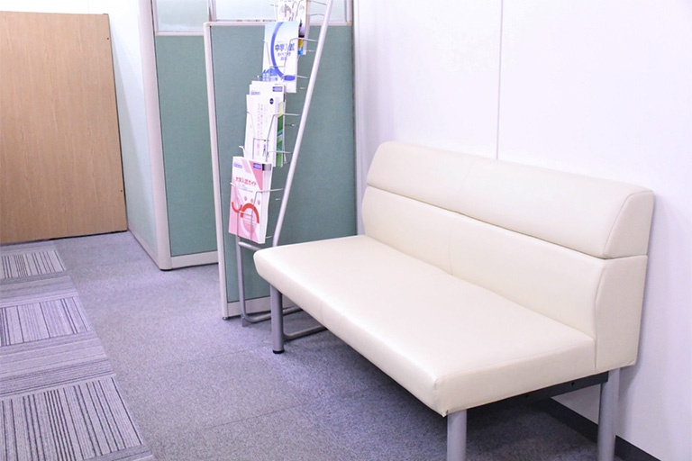 充実の学習環境:オープンな環境のフリースペース。お気軽にご質問・ご相談などをしていただけます。