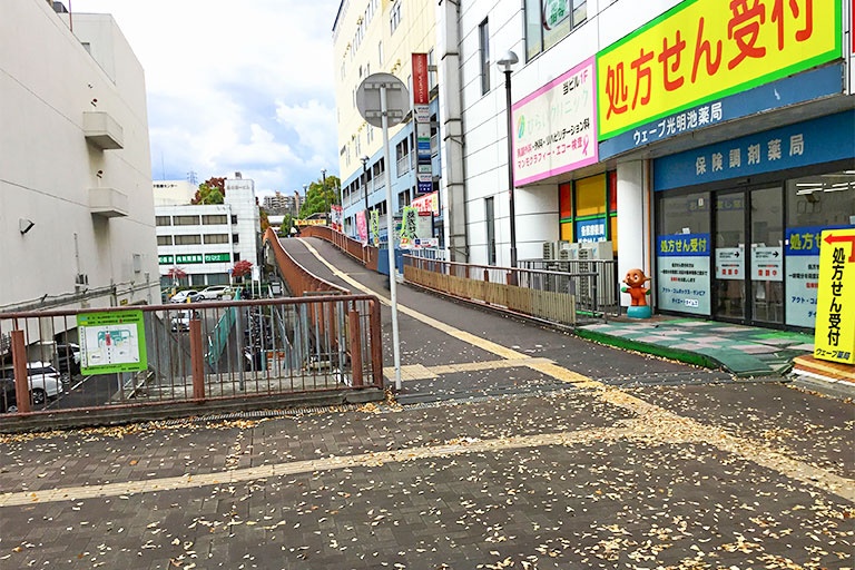 充実の学習環境:アクセス案内②:「マクドナルド」の角を右に曲がった隣にある「サンピア2番館」の2Fが光明池教室です。