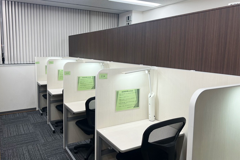 充実の学習環境:静かで集中しやすい自習スペース。