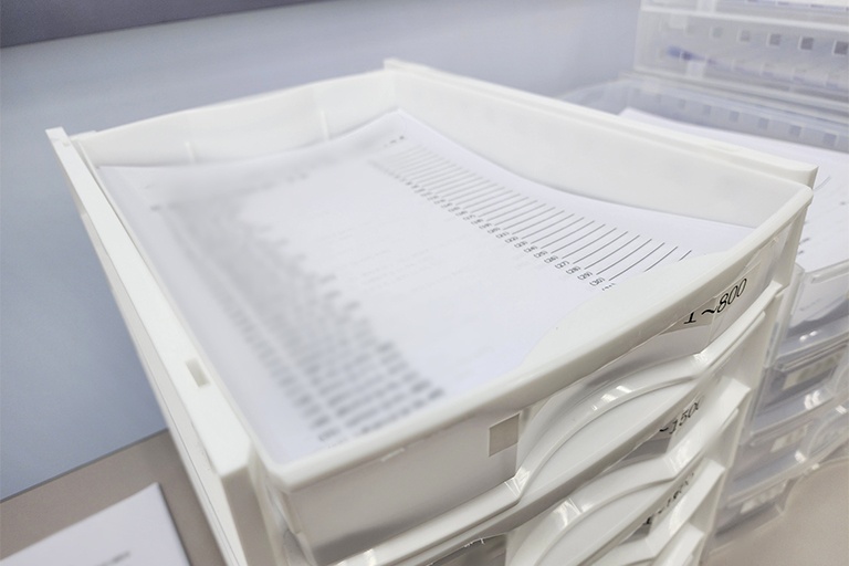 充実の学習環境:自習席で使える「英語単語テスト」は、高校生・大学受験生に大変好評です。