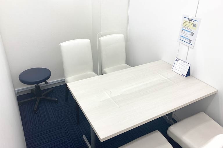 充実の学習環境:個別相談用の面談室。最適な学習方法や志望校のご提案などを行っています。