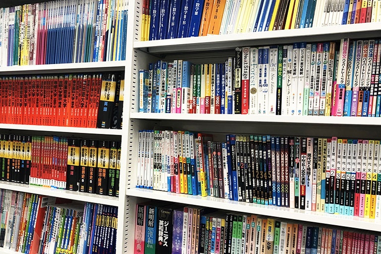 充実の学習環境:多様なテキストをご用意し、お子さまに最適なものをご提案しています。