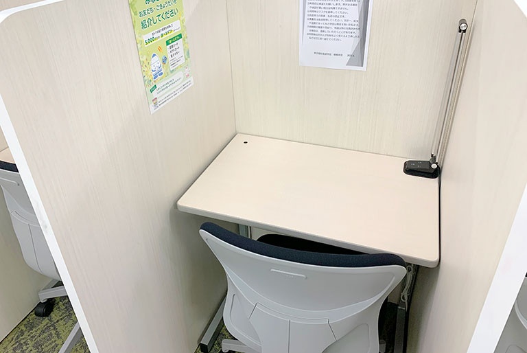 充実の学習環境:無料で使用できる自習席。集中しやすいと評判です。