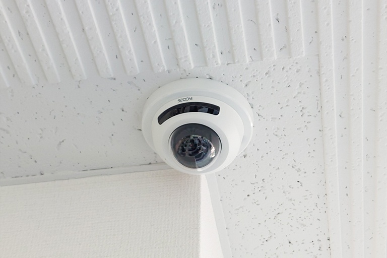 充実の学習環境:お子さまの安心、安全のため、授業席に防犯カメラを設置しています。