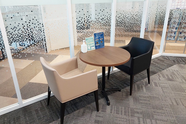 充実の学習環境:オープンな環境のフリースペース。お気軽にご質問・ご相談などをしていただけます。