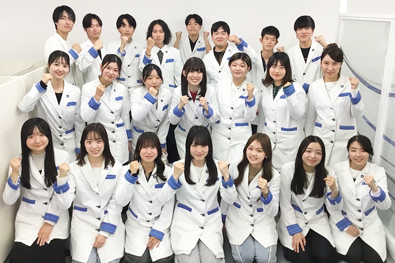 複数人の先生の授業を体験し、お子さまと相性のよい担当の先生を選ぶことができます。